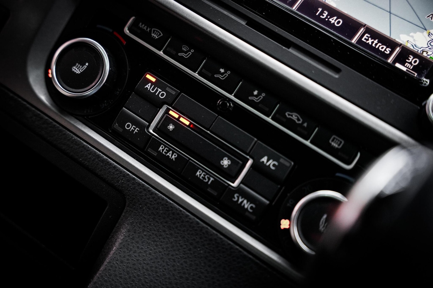 Used Volkswagen Caravelle 2015 for sale - 76660438: Photo 44