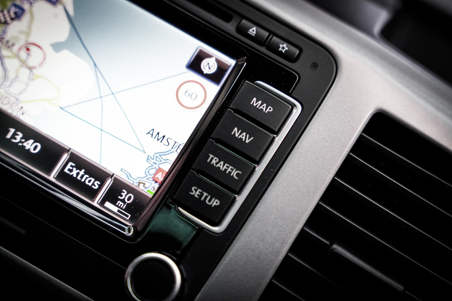 Used Volkswagen Caravelle 2015 for sale - 76660438: Photo 45