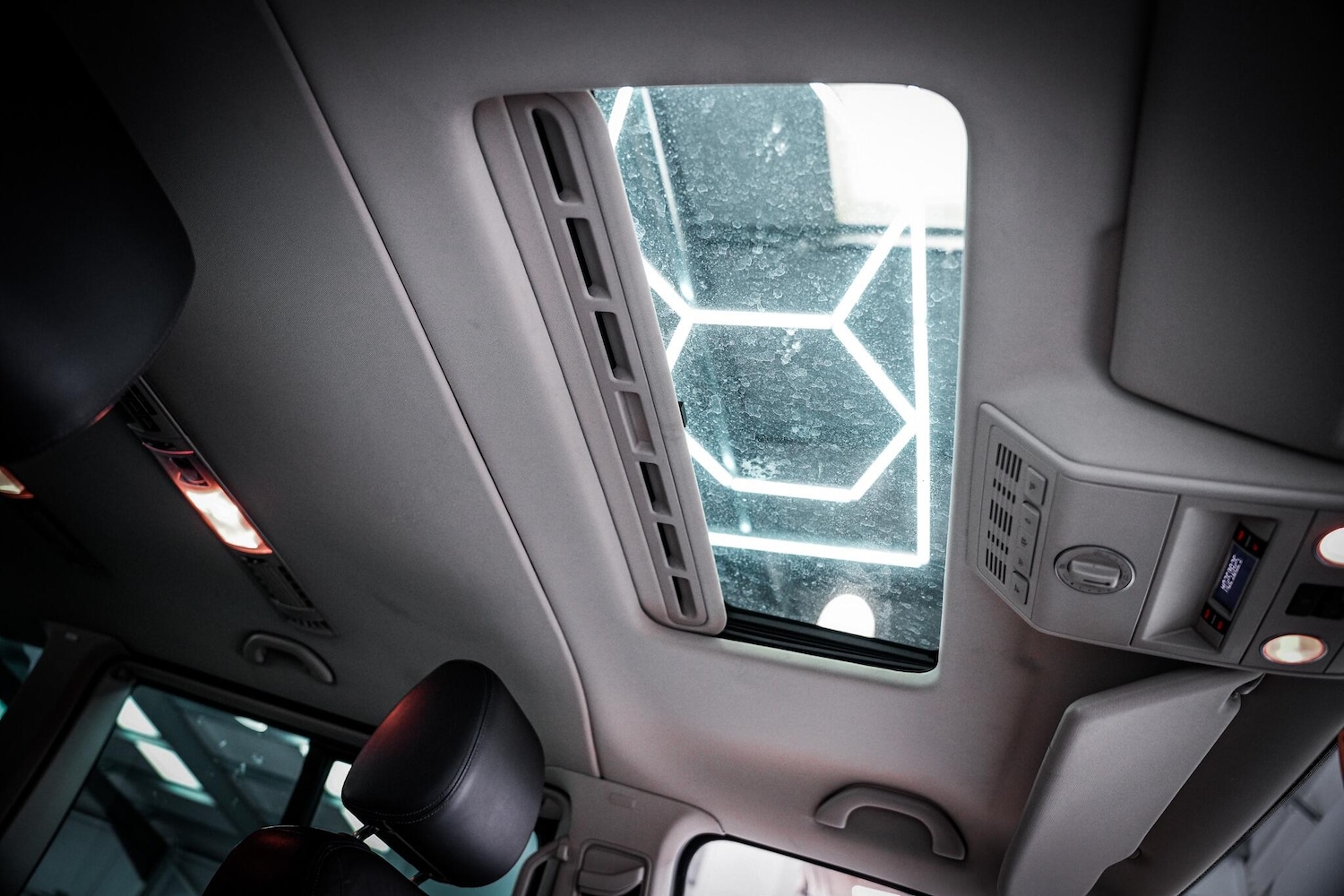 Used Volkswagen Caravelle 2015 for sale - 76660438: Photo 46