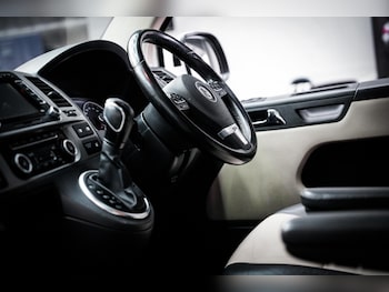 Used Volkswagen Caravelle 2015 for sale - 76660438: Photo