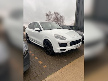 Used Porsche Cayenne 2016 for sale - 76989706: Photo