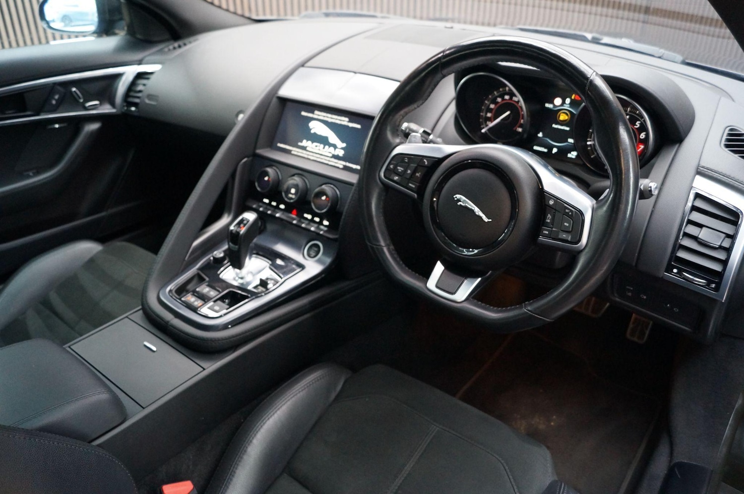 Used Jaguar F-Type 2019 for sale - 76660404: Photo 10