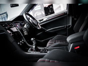 Used Volkswagen Golf 2017 for sale - 78046953: Photo