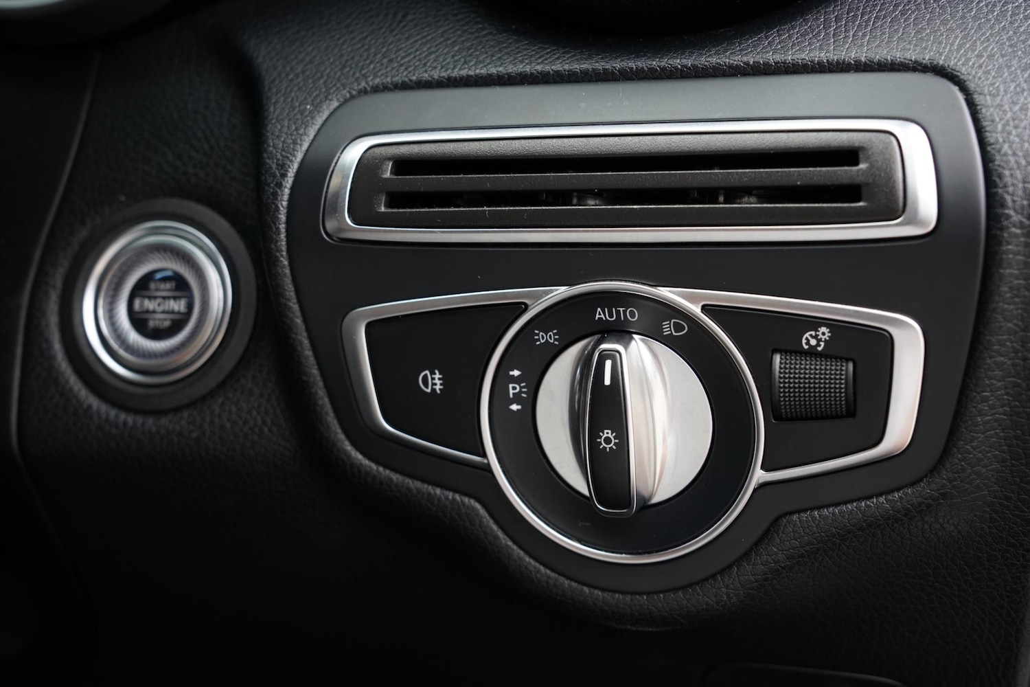 Used Mercedes-Benz C Class 2019 for sale - 76660461: Photo 30