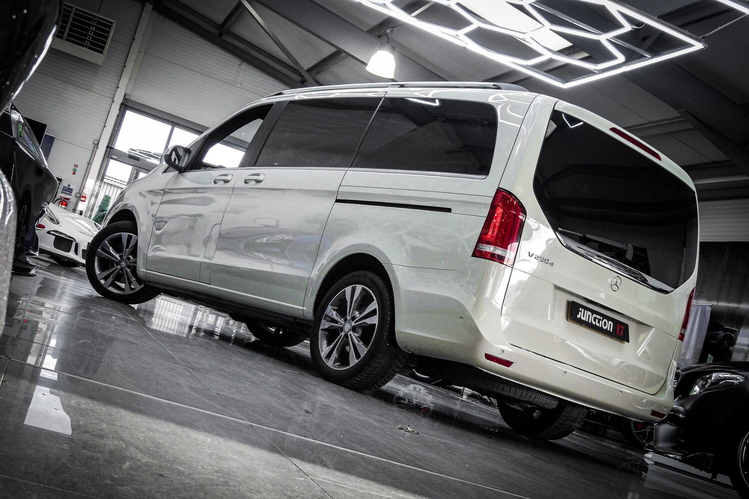 Used Mercedes-Benz V-Class 2016 for sale - 76660401: Photo 5