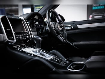 Used Porsche Cayenne 2015 for sale - 79202146: Photo
