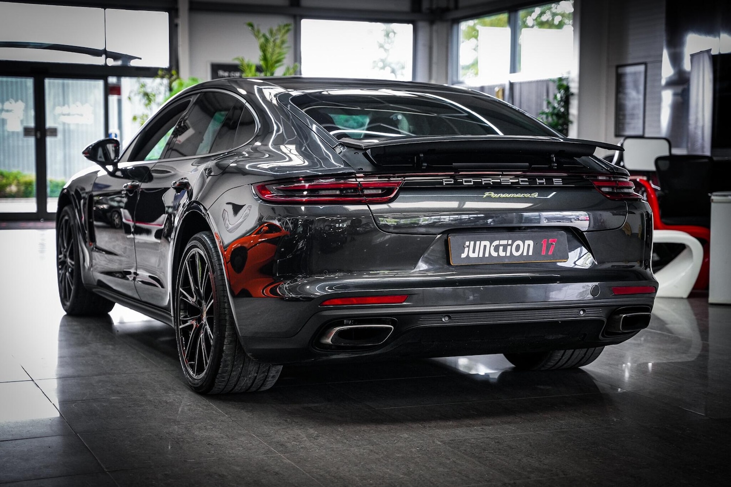 Used Porsche Panamera 2018 for sale - 76660539: Photo 12