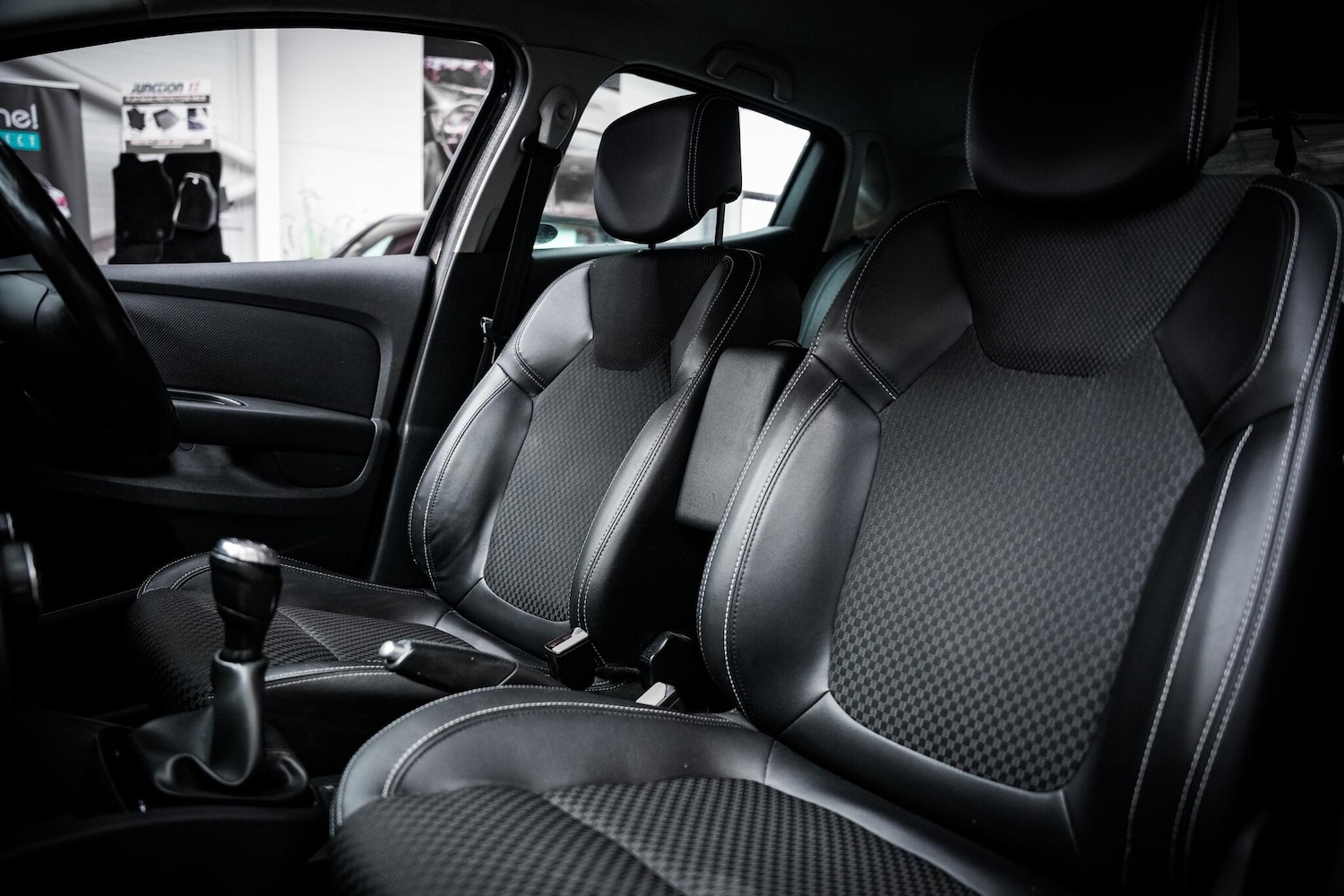 Used Renault Clio 2017 for sale - 76660520: Photo 23