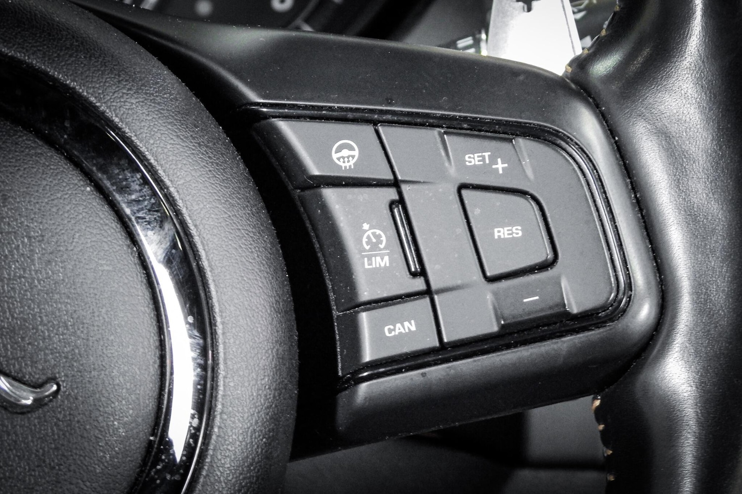 Used Jaguar F-Type 2017 for sale - 76660442: Photo 23