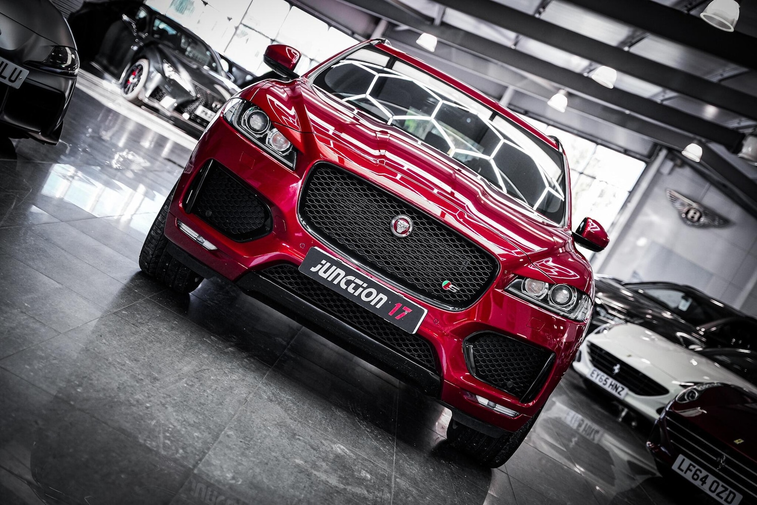 Used Jaguar F-Pace 2017 for sale - 77090792: Photo 4