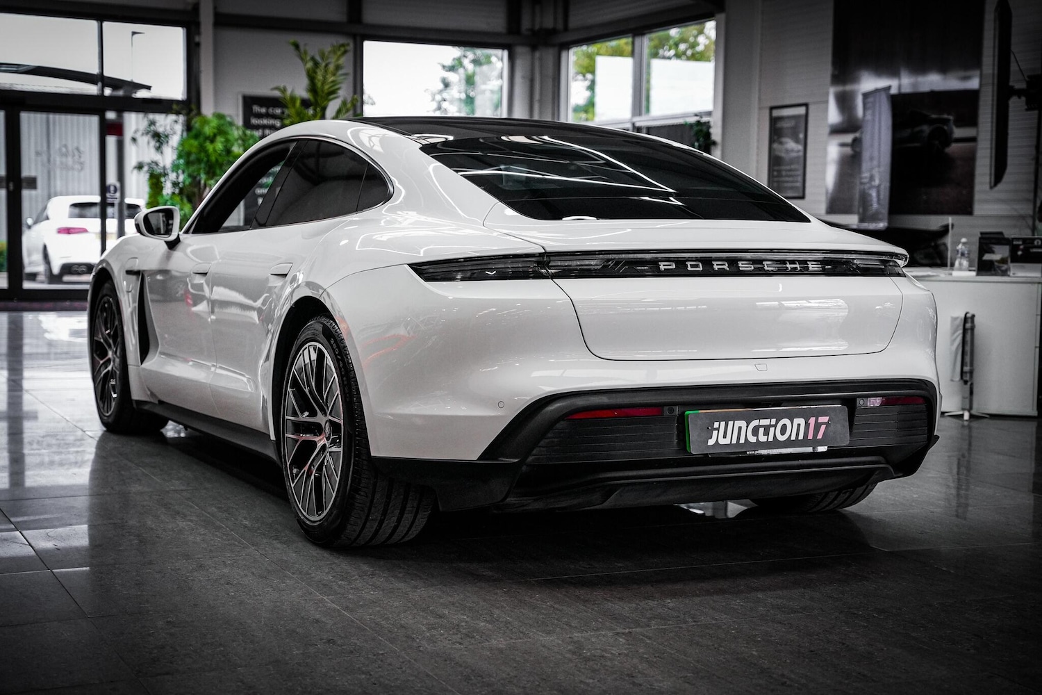 Used Porsche Taycan 2021 for sale - 76657901: Photo 15