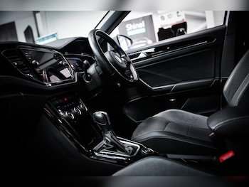 Used Volkswagen T-Roc 2020 for sale - 78335552: Photo