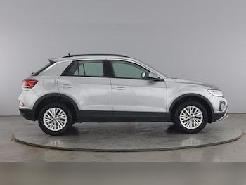 Used Volkswagen T-Roc 2023 for sale - 75371617: Photo