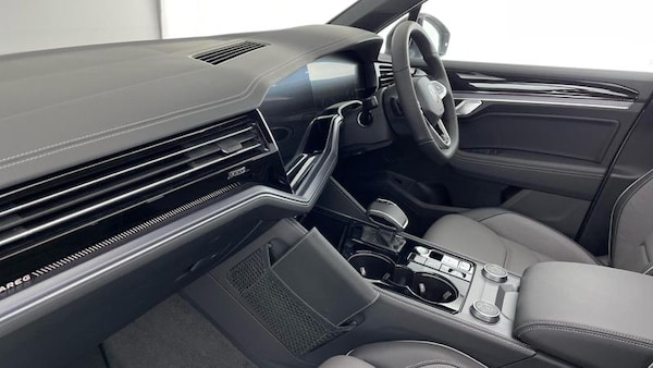 Used Volkswagen Touareg 2025 for sale - 75604535: Photo 2