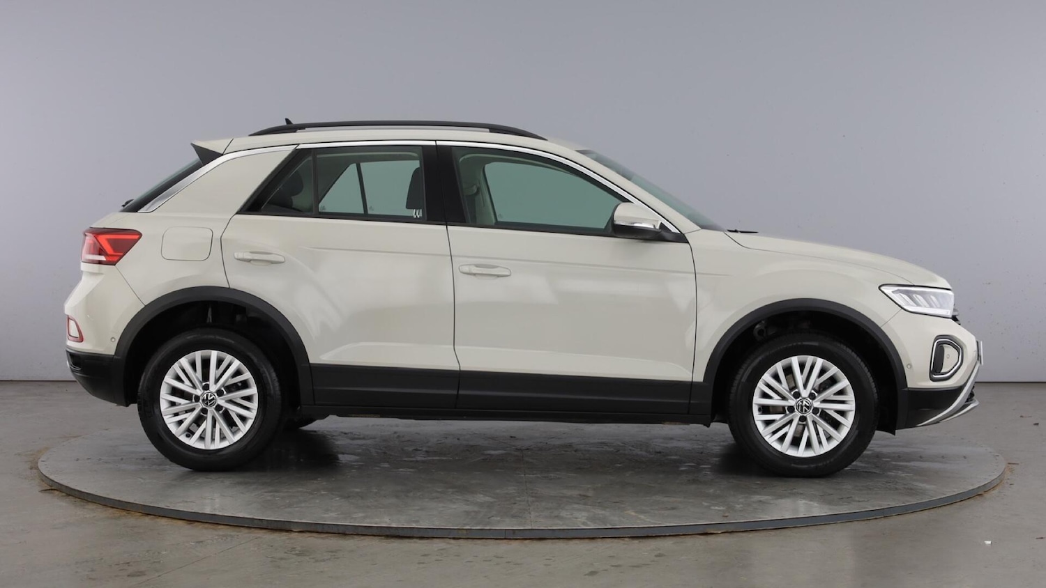 Used Volkswagen T-Roc 2023 for sale - 77636278: Photo 4
