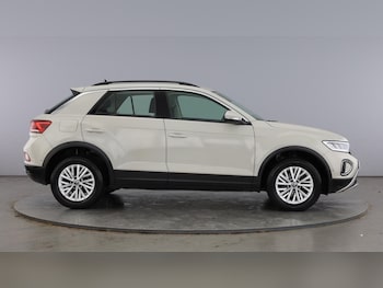 Used Volkswagen T-Roc 2023 for sale - 77636278: Photo