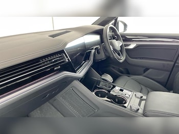 Used Volkswagen Touareg 2025 for sale - 76545413: Photo