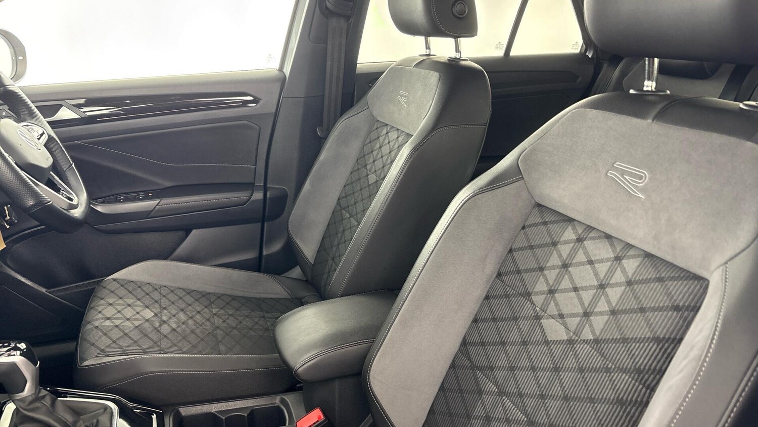 Used Volkswagen T-Roc 2022 for sale - 77745205: Photo 35