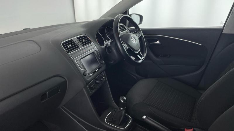 Used Volkswagen Polo 2017 for sale - 76026308: Photo 2