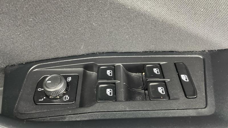 Used Volkswagen T-Roc 2023 for sale - 76534427: Photo 19