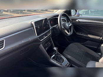 Used Volkswagen T-Roc 2022 for sale - 77888766: Photo