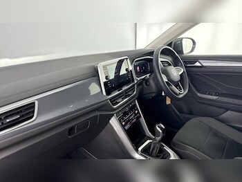 Used Volkswagen T-Roc 2023 for sale - 78098459: Photo