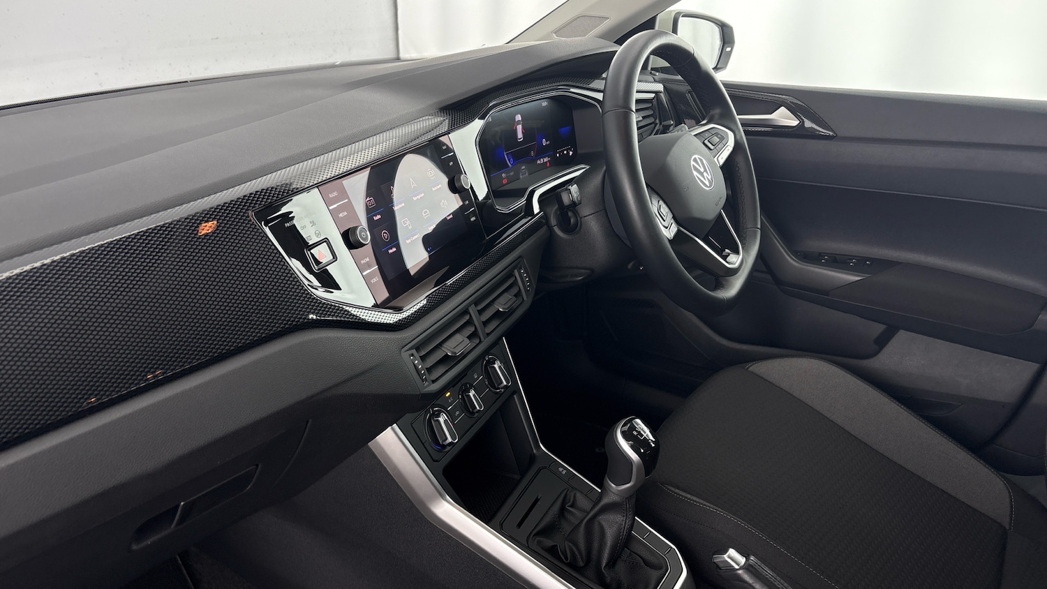 Used Volkswagen Polo 2024 for sale - 77662705: Photo 2