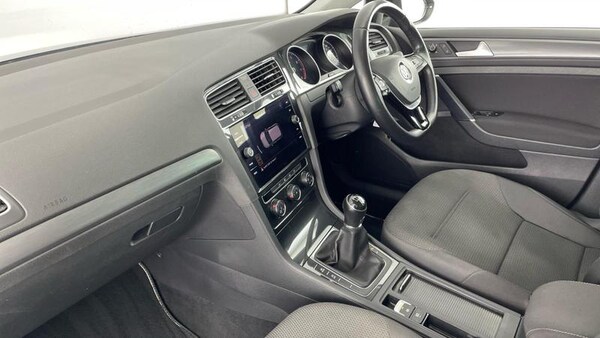 Used Volkswagen Golf 2019 for sale - 76028217: Photo 2