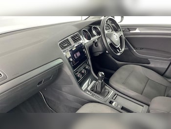Used Volkswagen Golf 2019 for sale - 76028217: Photo 2