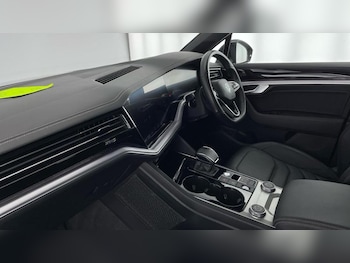 Used Volkswagen Touareg 2023 for sale - 75511921: Photo