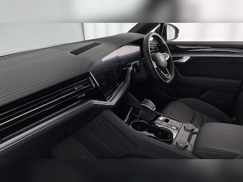 Used Volkswagen Touareg 2025 for sale - 75608035: Photo