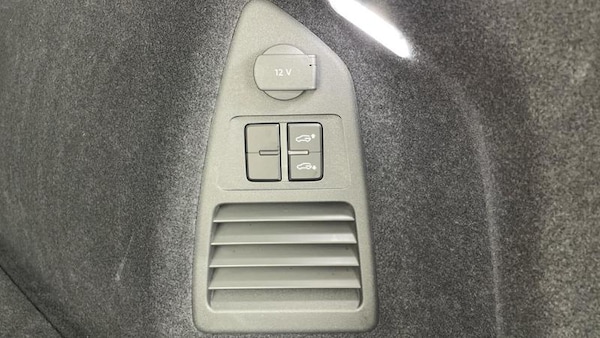 Used Volkswagen Touareg 2025 for sale - 75608035: Photo 38