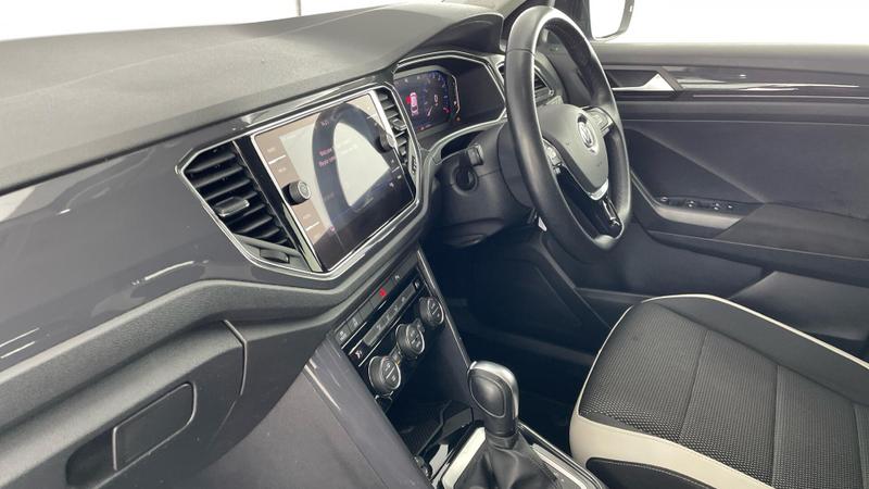 Used Volkswagen T-Roc 2020 for sale - 76332600: Photo 2