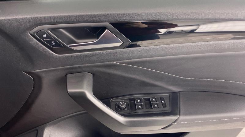 Used Volkswagen T-Roc 2023 for sale - 76766987: Photo 20