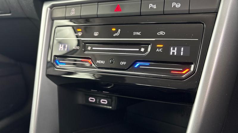 Used Volkswagen T-Roc 2023 for sale - 77476876: Photo 25