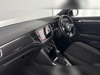 Used Volkswagen T-Roc 2021 for sale - 77872284: Photo