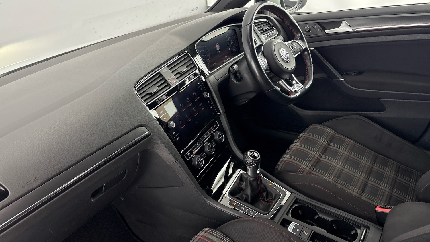 Used Volkswagen Golf 2018 for sale - 78135108: Photo 2