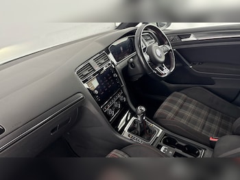 Used Volkswagen Golf 2018 for sale - 78135108: Photo