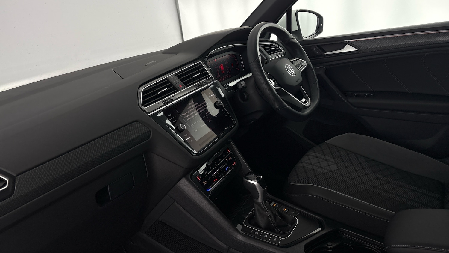 Used Volkswagen Tiguan 2023 for sale - 77676466: Photo 2