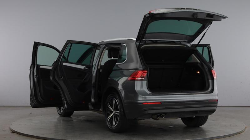 Used Volkswagen Tiguan 2018 for sale - 76519734: Photo 11