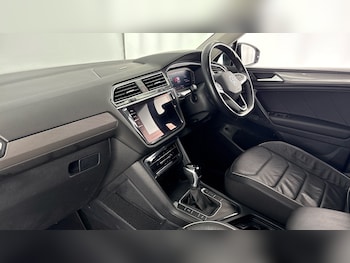 Used Volkswagen Tiguan Allspace 2023 for sale - 79536618: Photo
