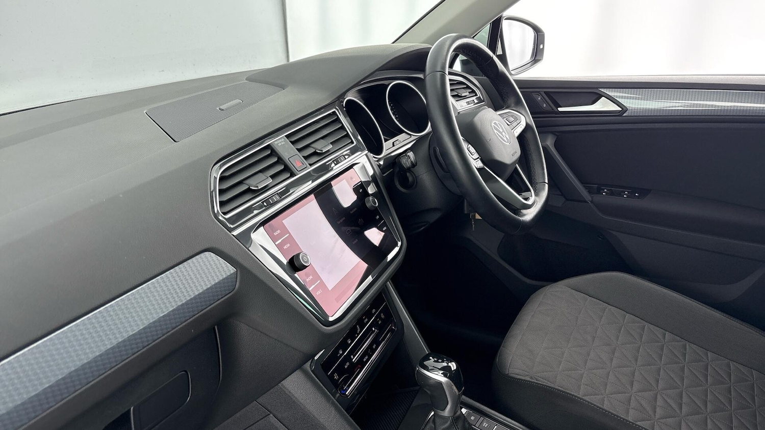 Used Volkswagen Tiguan 2020 for sale - 77515832: Photo 2