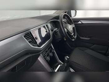 Used Volkswagen T-Roc 2022 for sale - 76362992: Photo