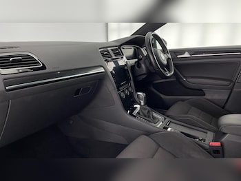 Used Volkswagen Golf 2019 for sale - 75160247: Photo