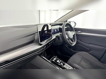 Used Volkswagen Golf 2025 for sale - 79111797: Photo