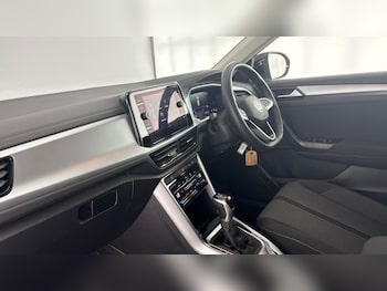Used Volkswagen T-Roc 2024 for sale - 78896063: Photo