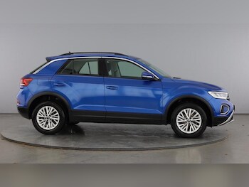 Used Volkswagen T-Roc 2023 for sale - 77233695: Photo