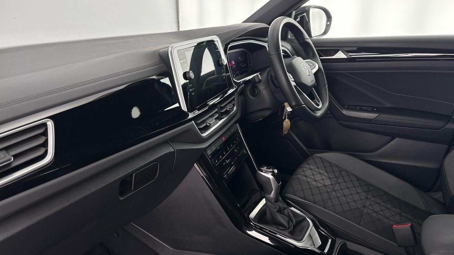 Used Volkswagen T-Roc 2025 for sale - 77602660: Photo 2