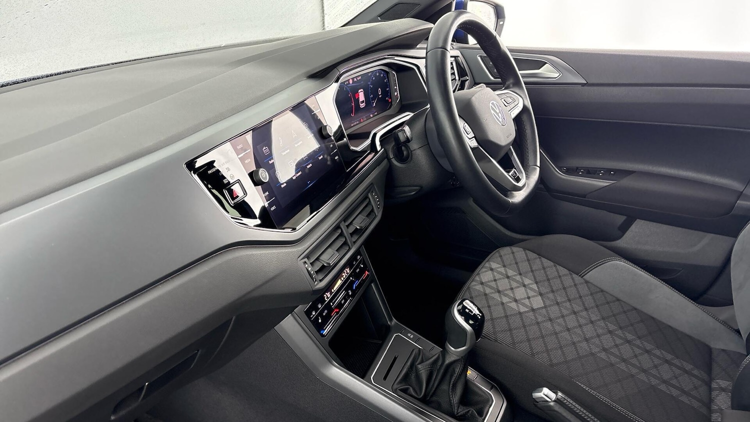 Used Volkswagen Polo 2023 for sale - 77506339: Photo 2