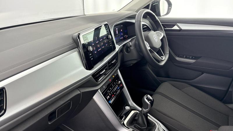 Used Volkswagen T-Roc 2025 for sale - 75604520: Photo 2